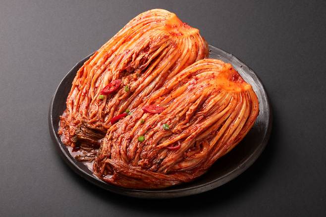 [서울=뉴시스] 오래 묵혀 곰팡이가 핀 김치에는 세계보건기구(WHO)가 지정한 1급 발암물질인 아플라톡신이 나온다. (사진=유토이미지) *재판매 및 DB 금지