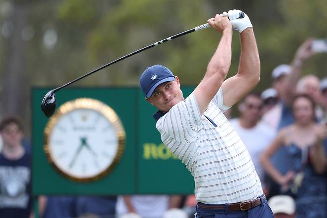 루드비그 오베리가 지난달 15일(현지 시간) 미국 플로리다주 폰테베드라비치에서 열린 미국프로골프(PGA) 투어 플레이어스 챔피언십 최종 라운드에서 티샷을 하고 있다. AFP연합뉴스