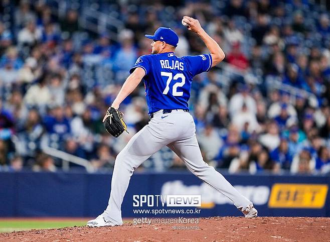 ▲ 미겔 로하스가 로저스센터에 돌아왔다. 야수가 아닌 투수로. 로하스는 다저스가 14-2로 크게 이긴 7일 토론토와 경기에서 9회 구원 등판해 1이닝 실점을 기록했다.