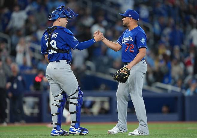 ▲ LA 다저스가 미겔 로하스를 마운드에 올린 선택이 일부 토론토 블루제이스 팬들의 반발을 일으켰다. ⓒ연합뉴스