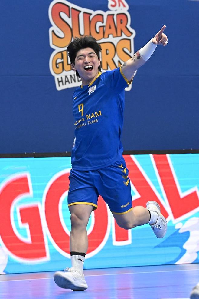 ▲ 핸드볼 H리그 득점왕 경쟁이 한창인 충남도청 육태경 ⓒ 한국핸드볼연맹