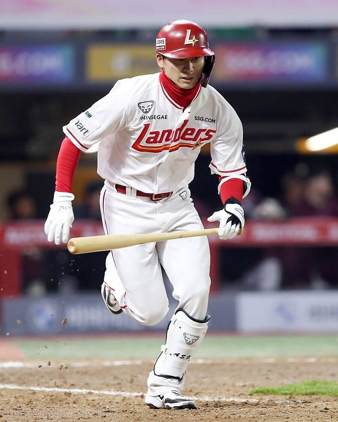 ▲ 자타가 공인하는 뛰어난 재능에도 불구하고 아직 잠재력을 다 터뜨리지 못하고 있는 안상현 ⓒSSG랜더스