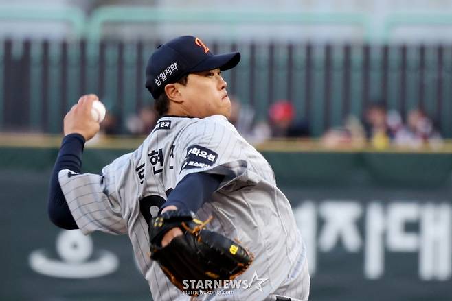 한화 이글스 류현진이 7일 인천 SSG랜더스필드에서 열린 2026 신한 SOL KBO리그 SSG 랜더스와 방문경기에 선발 등판해 역투하고 있다. /사진=강영조 선임기자