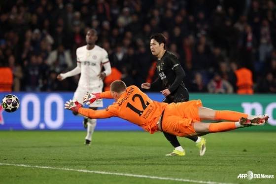 슈팅하는 이강인의 모습. /AFPBBNews=뉴스1