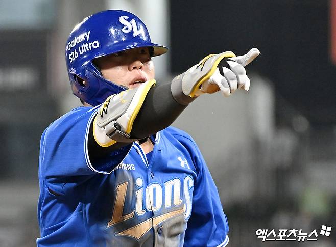 3일 오후 수원KT위즈파크에서 열린 '2026 신한 SOL Bank KBO리그' 삼성 라이온즈와 KT 위즈의 경기, 6회초 2사 2루 삼성 류지혁이 1타점 3루타를 날린 후 기뻐하고 있다. 엑스포츠뉴스 DB
