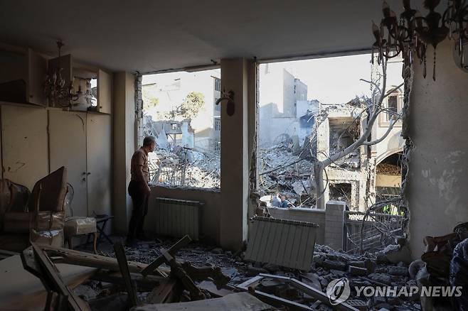 파괴된 이란 거주시설 [AFP=연합뉴스. 재판매 및 DB 금지]