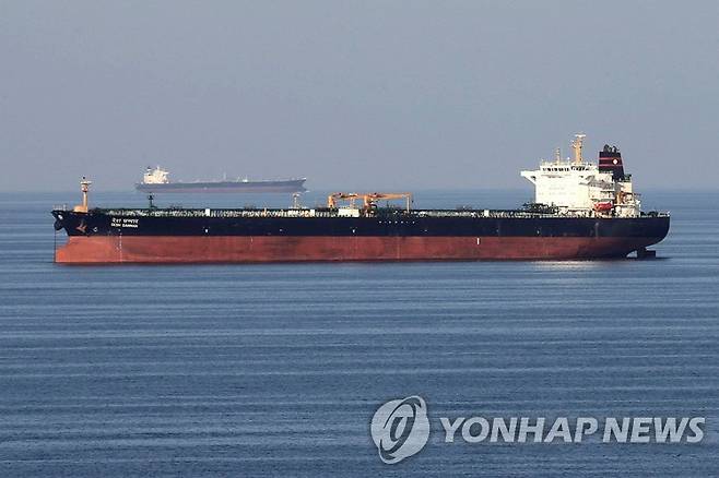 호르무즈 해협 통과하는 유조선 [로이터 연합뉴스 자료사진. 재판매 및 DB 금지]