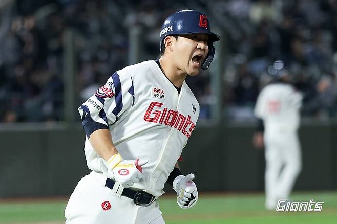 5회 쐐기 2점 홈런을 친 김민성 [롯데 자이언츠 제공. 재판매 및 DB 금지]