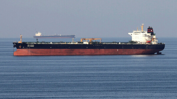 호르무즈&nbsp;해협 통과하는 유조선. 연합뉴스