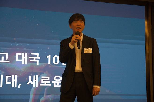 울산과학기술원 이세돌 특임교수가 9일 오전 조선팰리스 서울 강남에서 열린 디지털 인사이트 포럼에서 알파고 대국 10년을 맞아 기조강연을 하고 있다. /사진:KAIT