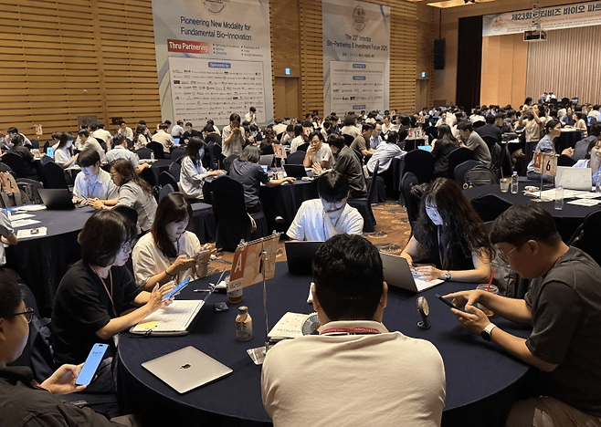 제23회 인터비즈 파트너링&투자포럼 2025 미팅 전경. 한국신약개발연구조합 제공.