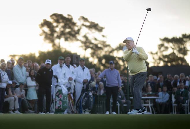 마스터스 6회 우승자 잭 니클라우스가 명예시타를 하고 있다. (사진=ANGC)