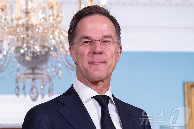 마르크 뤼터 북대서양조약기구(NATO·나토) 사무총장이 8일(현지시간) 워싱턴DC에 위치한 국무부에서 마코 루비오 미국 국무장관을 만나며 반응하고 있다. 2026.4.8 ⓒ 로이터=뉴스1