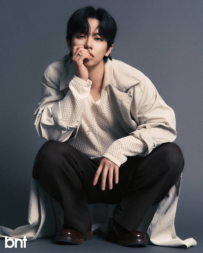 슈즈는 MARGIN 제품.