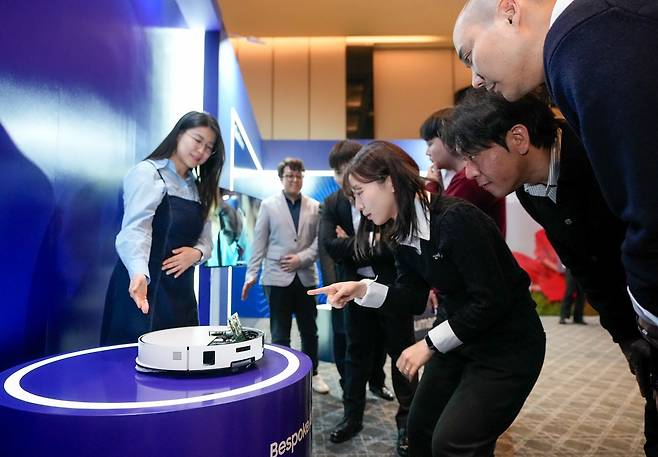 삼성전자의 2026년형 '비스포크 AI 스팀' 로봇청소기./삼성전자 제공