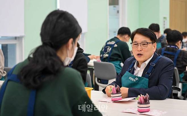 지난해 2월 이종성 장애인고용공단 이사장이 장애인 표준사업장 희망별숲을 방문했다. ⓒ한국장애인고용공단