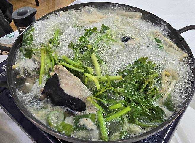 강원 동해시 묵호동 ‘동남횟집’의 복지리. 1인분에 1만3000원이다. 김도언 소설가 제공