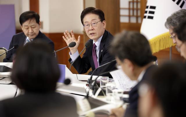 이재명 대통령이 9일 청와대에서 열린 국민경제자문회의 제1차 전체 회의에서 발언하고 있다. [연합뉴스]