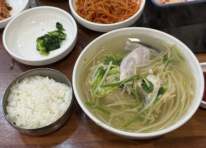 부산 대표 복집인 초원복국의 참복 지리탕. 최갑수 제공