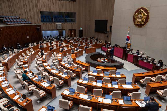 8일 국회에서 '전쟁 추경' 심의를 위한 예산결산특별위원회 전체 회의가 열리고 있다. 연합뉴스