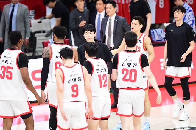 서울 SK 선수단. 사진=KBL