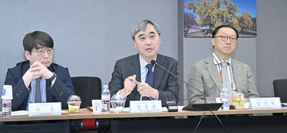 ‘대구지역 필수의료 현안 긴급 점검회의’가 열리고 있다 [사진=대구시]