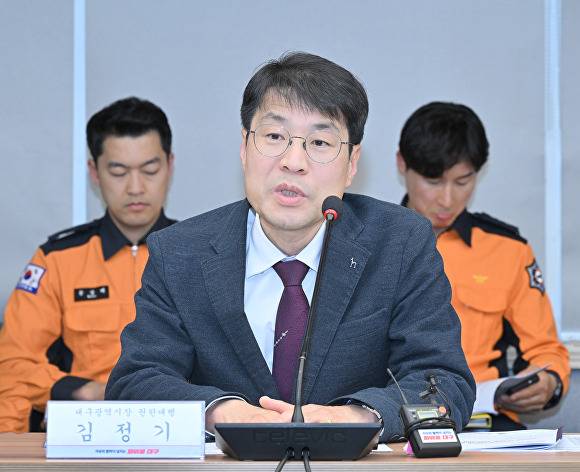 김정기 대구시장 권한대행이  ‘대구지역 필수의료 현안 긴급 점검회의’를 주재하고 있다 [사진=대구시]