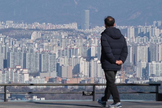 ▲ 남산에서 바라본 서울 시내 아파트 모습 [연합뉴스]&nbsp;