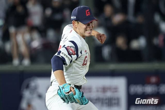 김진욱이 8일 KT전에서 포효하고 있다. 사진=롯데 제공