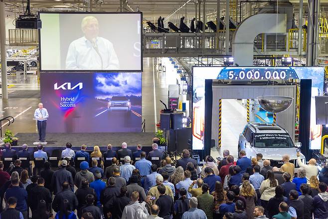 기아 조지아가 2027년형 기아 텔루라이드 HEV 출시와 공장 누적 생산 500만대 달성을 기념하고 있다. [기아 제공]