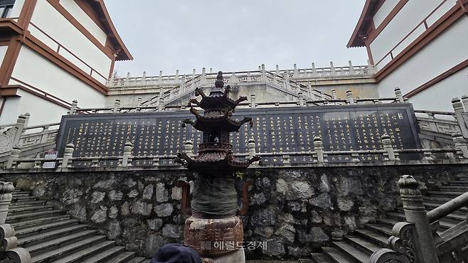 선종 핵심 사상인 ‘신심명’이 벽면에 새겨진 모습