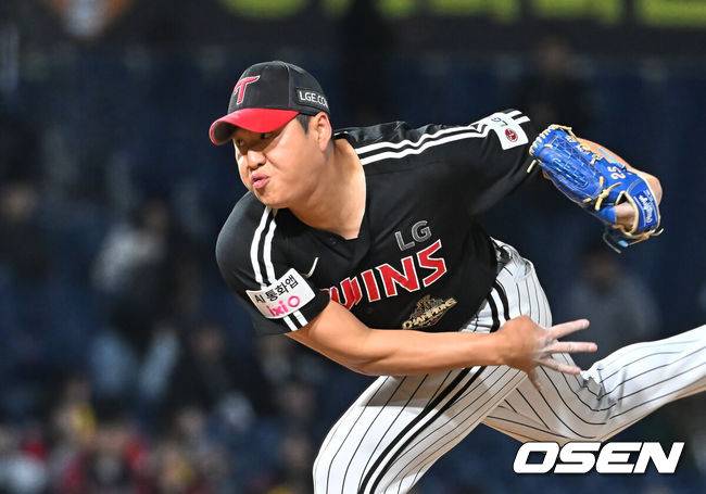 [OSEN=창원, 이석우 기자] 8일 창원NC파크에서 2026 신한 SOL KBO 리그 NC 다이노스와 LG 트윈스의 경기가 열렸다. 홈팀 NC는 신민혁이, 방문팀 LG는 웰스가 선발 출전했다. LG 트윈스 배재준이 역투하고 있다. 2026.04.08 / foto0307@osen.co.kr