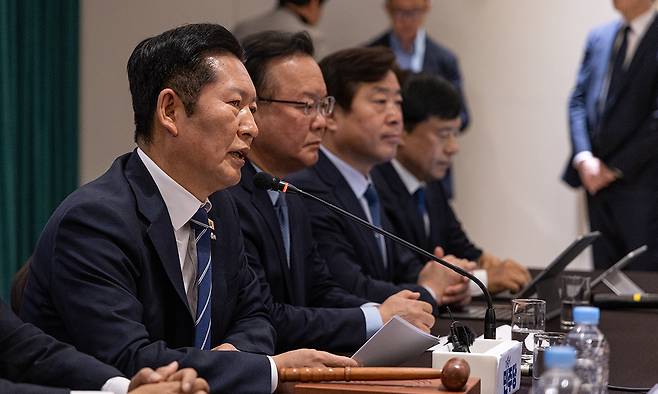 정청래 더불어민주당 대표가 8일 대구 북구 인터불고 엑스코 호텔에서 열린 현장 최고위원회의에서 발언하고 있다. 더불어민주당 제공