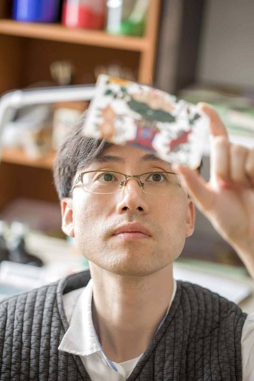 국가무형유산 ‘화각장’ 보유자로 인정 예고된 한기덕 씨. 사진 제공=국가유산청