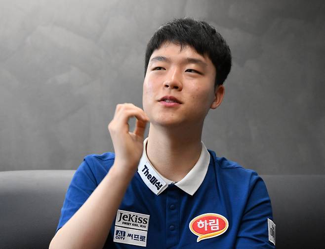 질문에 답하는 김영원. 성형주 기자