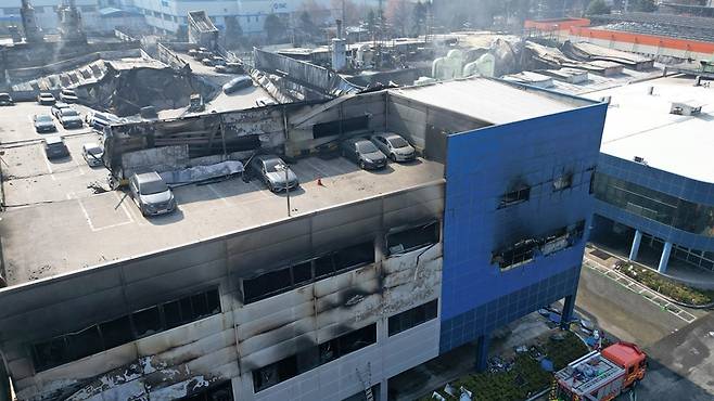 지난 3월 대덕산업단지 자동차 부품공장 화재로 사망자 14명과 부상자 60명 등 74명의 사상자가 발생했다.[사진｜연합뉴스]