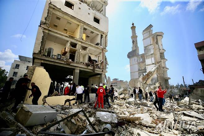 이스라엘 공습으로 파괴된 레바논의 도시 [신화 연합뉴스 자료사진. 재판매 및 DB 금지]