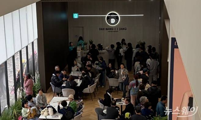 대방건설 '옥정중앙역 디에트르' 모델하우스에 마련된 대방장 카페. 사진=박상훈 기자