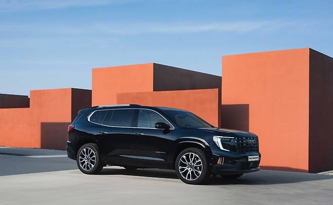 ▲한국지엠의 GMC 프리미엄 SUV·픽업 모델 '아카디아' 옆모습. 사진=한국지엠
