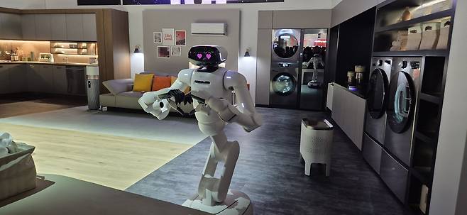 지난 1월 CES2026에 소개된 LG전자 홈로봇 '클로이드'./사진=이경남 기자