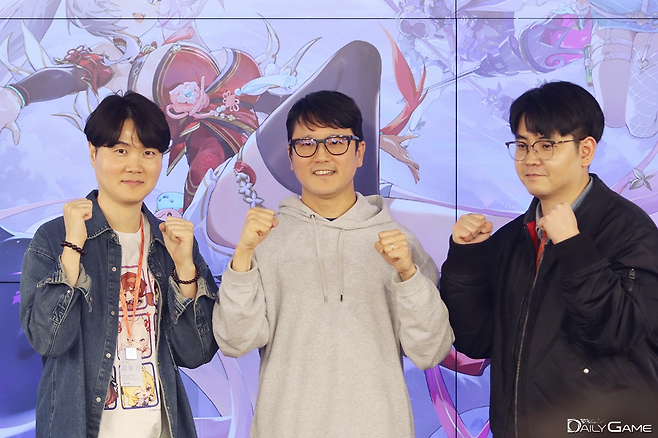 왼쪽부터 넷마블 강동기 사업부장, 넷마블몬스터 김건 대표, 넷마블 이다행 사업본부장.