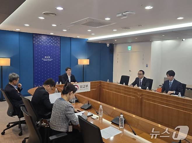 윤주석 외교부 영사안전국장이 10일 서울에서 경찰청 및 동남아 지역 재외공관과 합동 상황점검회의를 주재하고 초국가범죄 대응 방안을 논의했다. 2026.04.10. (외교부 제공)