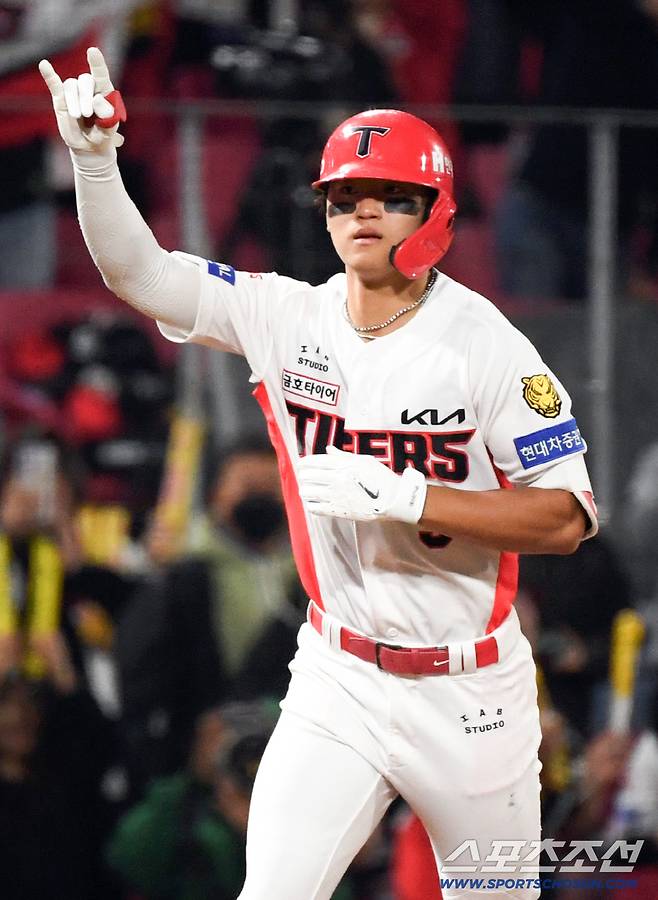 홈런 치고 시그니처 세리머니를 펼치는 김도영을 자주볼 수 있길 기대해본다.