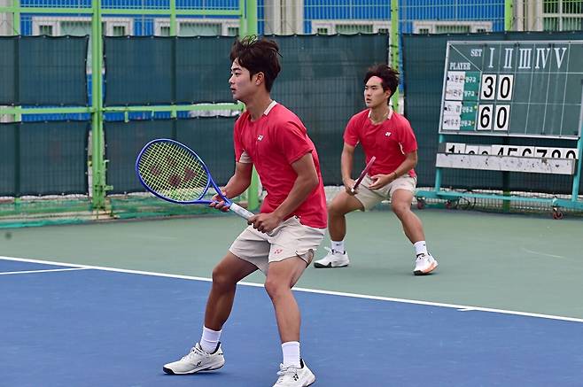 제61회 주니어선수권 18세부 남자복식 결승전에서 박우주와 도겸. 대한테니스협회