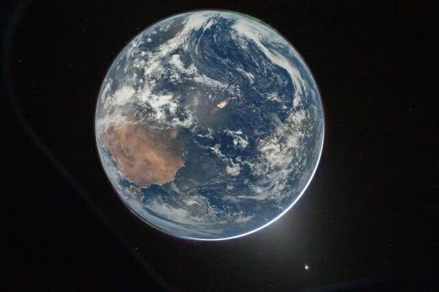아르테미스 2호 우주인들이 촬영한 보름달에 비친 지구의 모습 (사진=NASA 엑스)