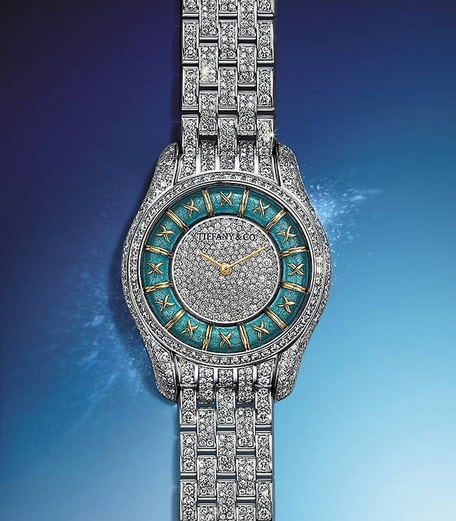 총 1236개의 다이아몬드가 세팅된 브레이슬릿 버전의 에나멜 워치. /티파니앤코 제공