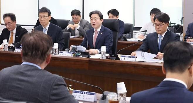 이억원 금융위원회 위원장이 지난 7일 오후 서울 종로구 정부서울청사에서 열린 중동상황 피해업종 관련 산업-금융권 간담회에서 발언하고 있다.ⓒ뉴시스