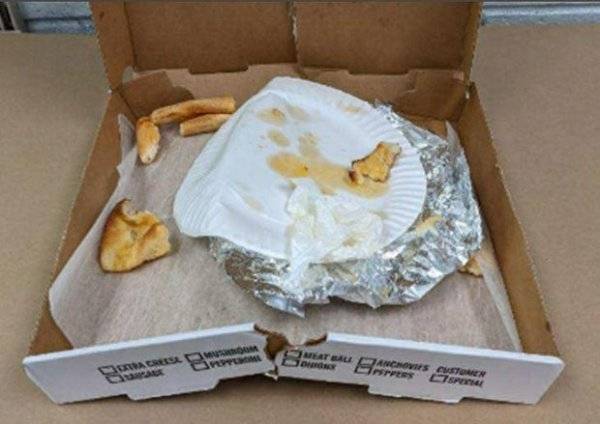 당시 발견된 피자의 모습. 서퍽 카운티 법원 제공