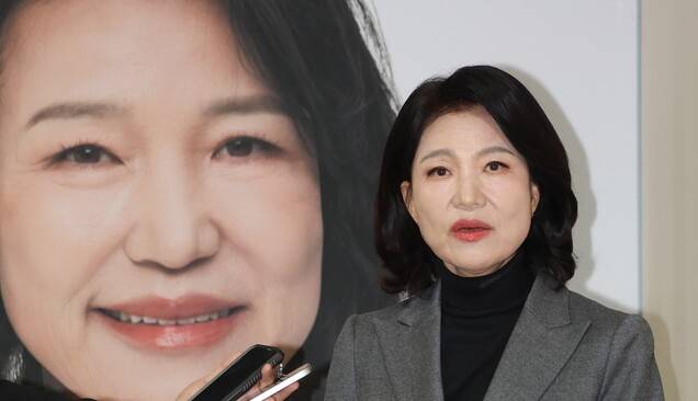 이진숙 전 방송통신위원장이 지난 6일 대구 시내 자신의 선거캠프에서 기자들과 만나 질문에 답하고 있다. 연합뉴스