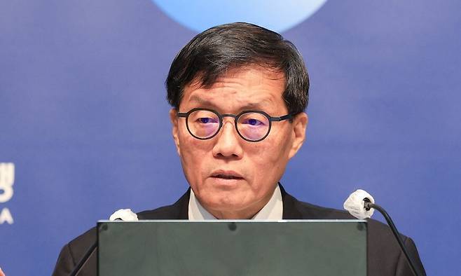 이창용 한국은행 총재가 10일 서울 중구 한국은행에서 열린 통화정책방향 기자간담회에서 발언하고 있다. 사진공동취재